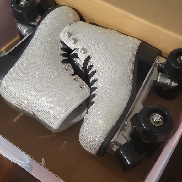 roller skates - Picture 1 of 1